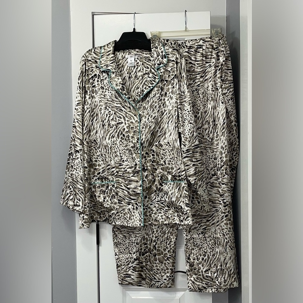 Pink K Animal Print Satin Long Sleeve & Pants Pajamas Set Size 3X